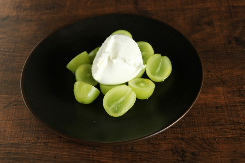 季節限定商品】2種水牛モッツァレラチーズ & シャインマスカット